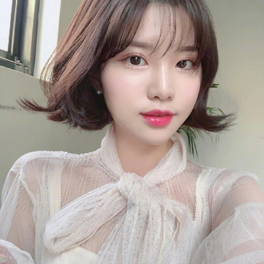 女学生内扣短发发型图片,甜美俏丽更减龄