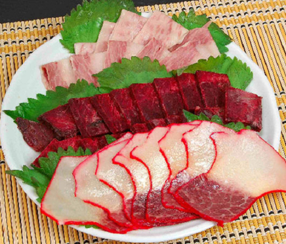 日本人不顾全世界唾骂,执意恢复了捕鲸,鲸鱼肉是什么无上美味吗