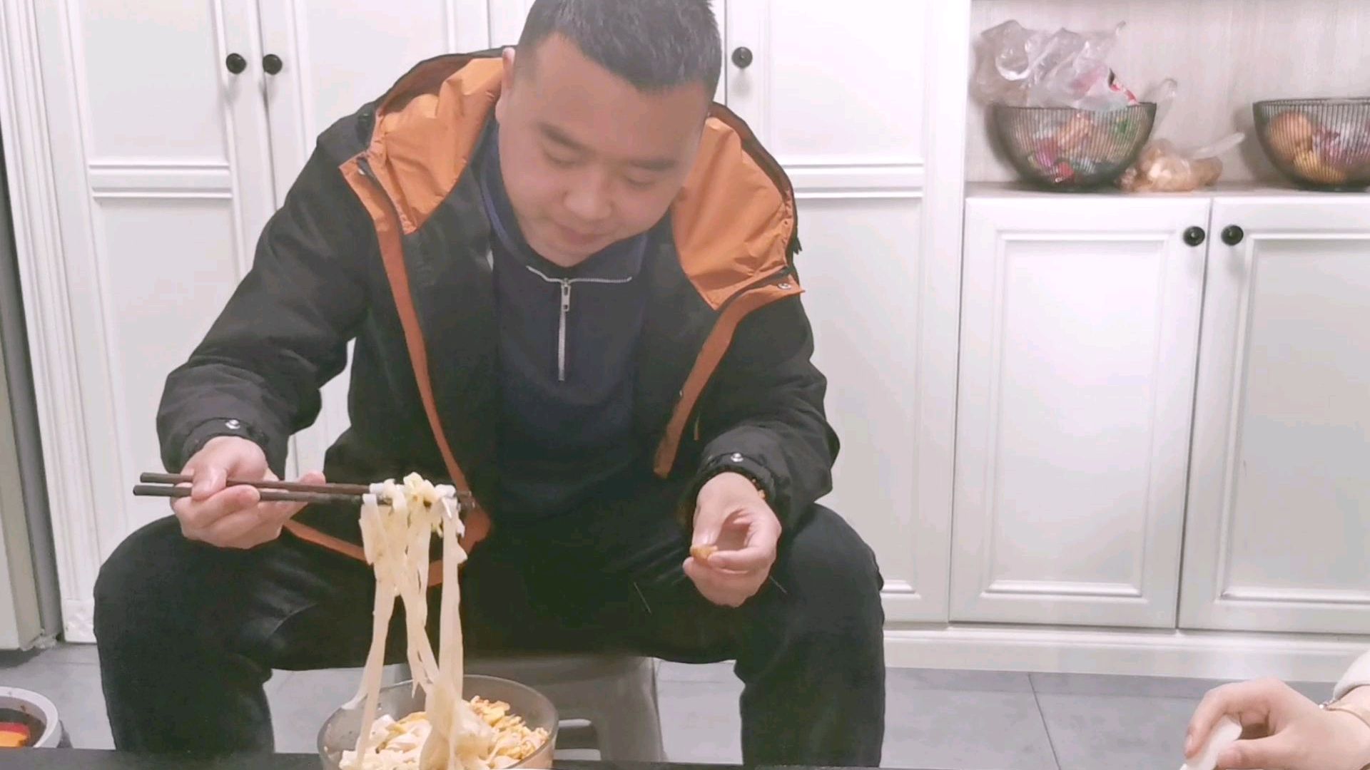 河南版捞面条,西红柿鸡蛋卤,小伙一次吃两大碗