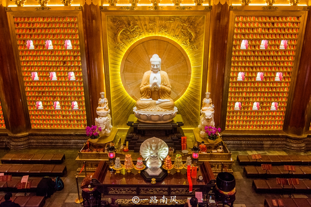 广州北京路步行街隐藏免费古寺,三尊大佛重30吨,游客并不多
