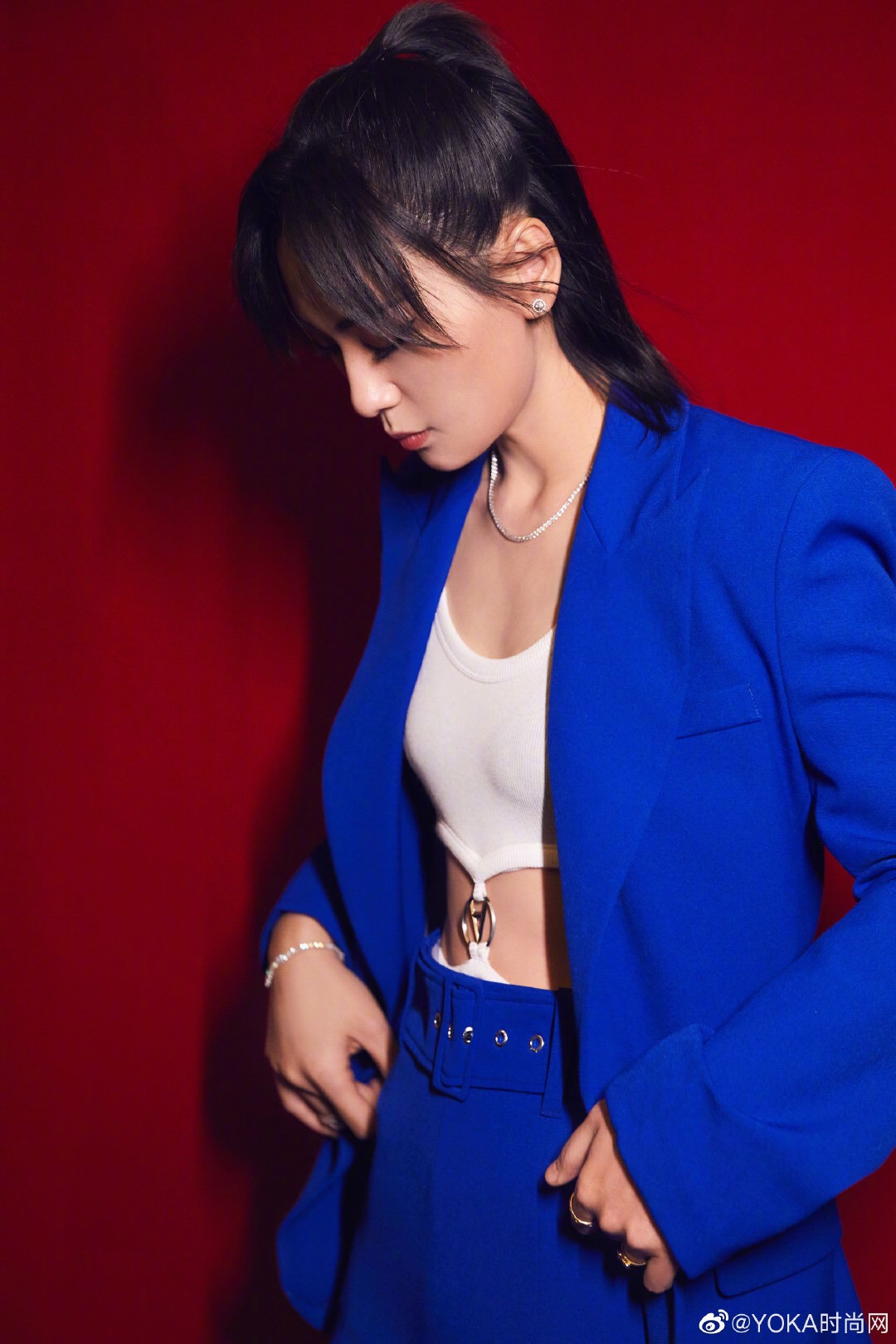 周笔畅减肥太成功了,造型大胆,小蛮腰超a哦!