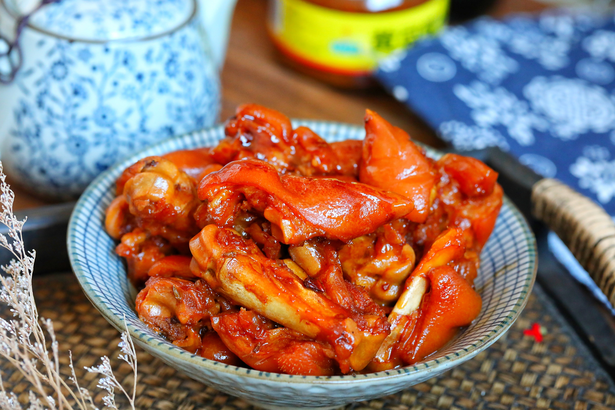 酱卤猪蹄自己做,红润诱人,酱香浓郁太香了,全家人几分钟就啃光