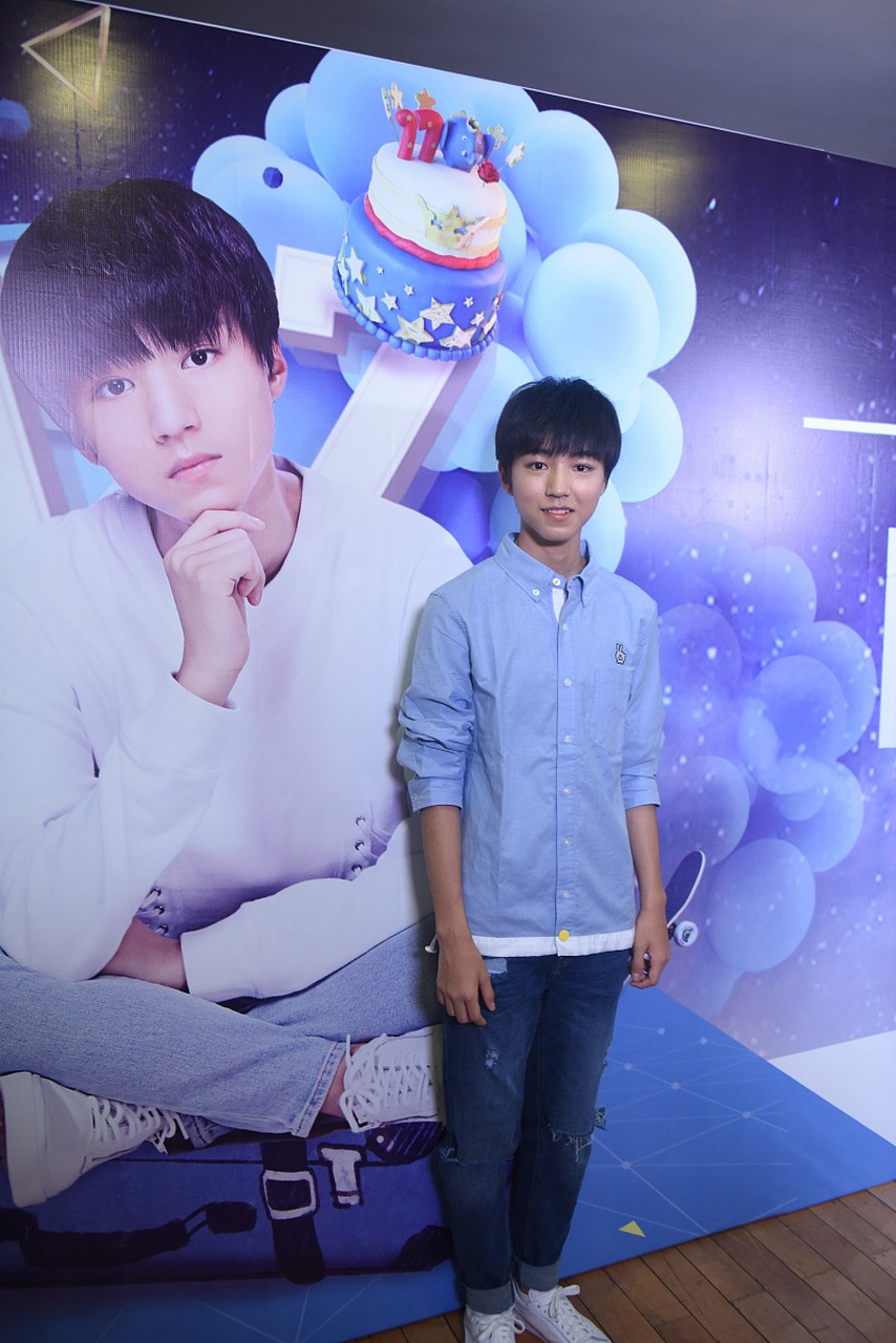 9月19日,前时代峰峻练习生刘志宏在社交媒体上晒出了结婚照,正式宣布