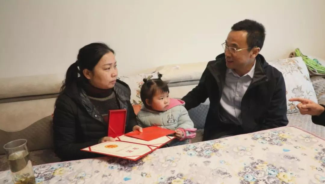 罗桂荣到贵定县开展春节走访慰问