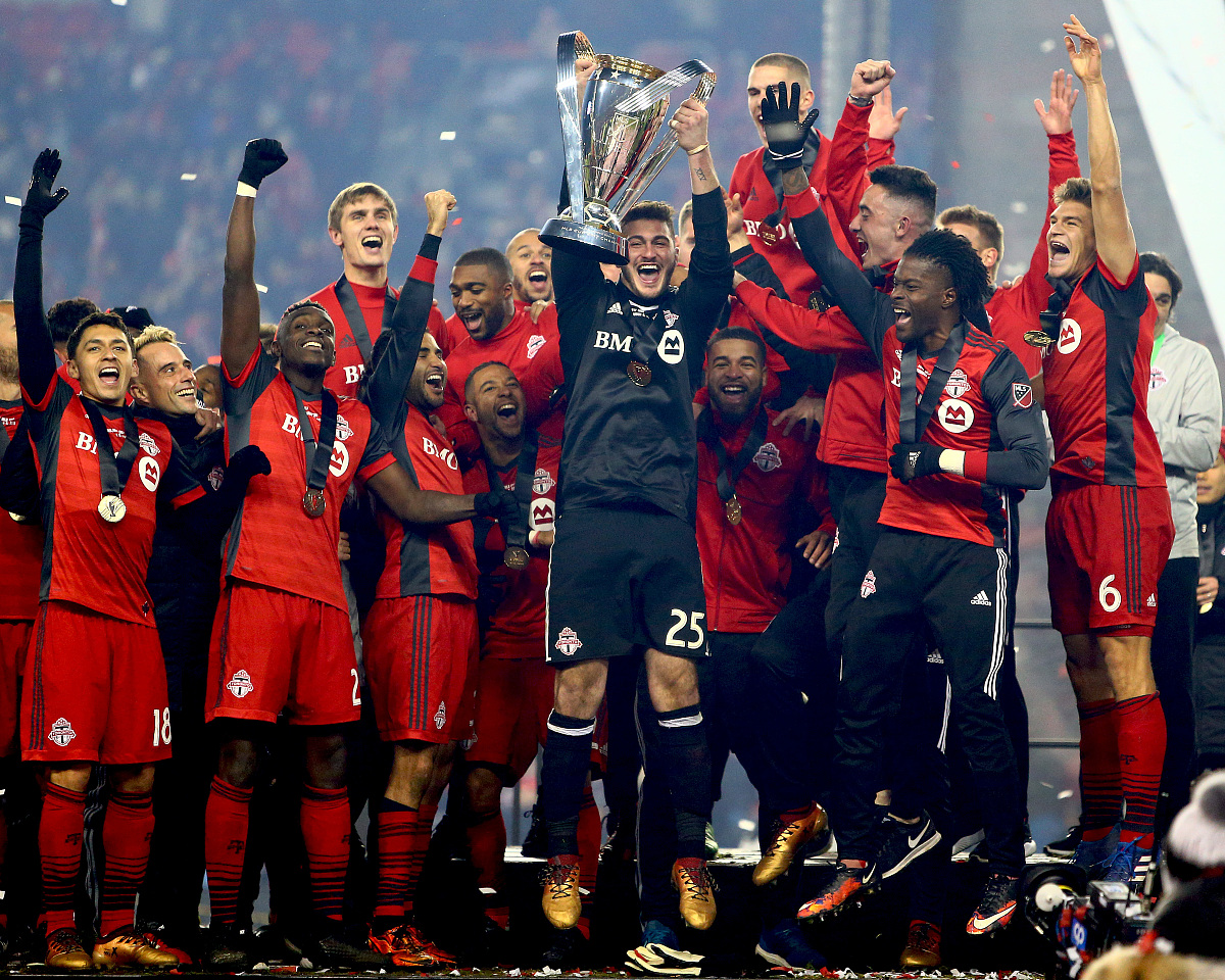 欧洲杯1/8决赛,英格兰队在逆境中展现出惊人韧劲!