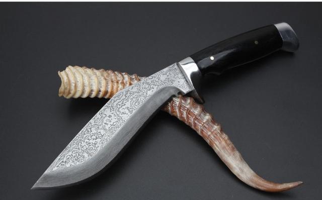 据史料记载,该武器最早诞生于古印度时期,在古代,大马士革刀就是锋利