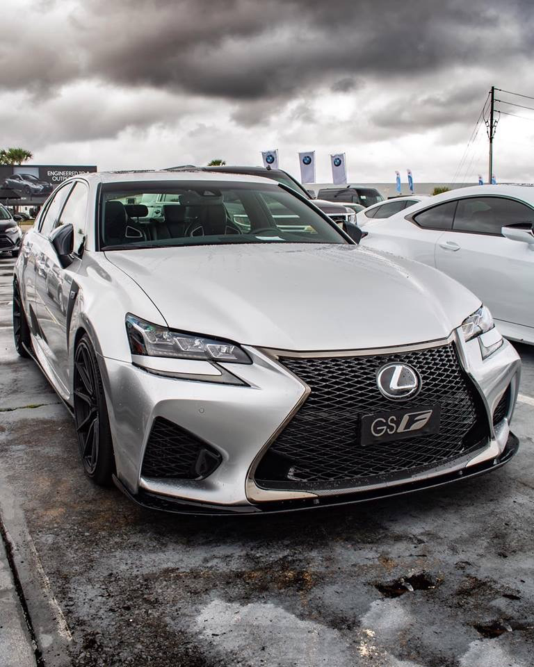 全新雷克萨斯gs f银色的外观