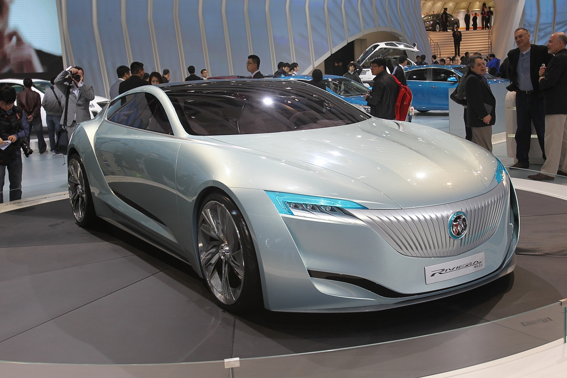 该车基于通用汽车的全球电动车平台打造,车身尺寸与别克昂科威相当