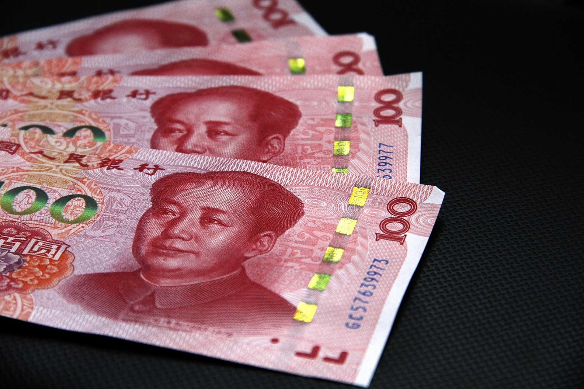 提防美国更多"盘外招"】  人民币在突破了7.