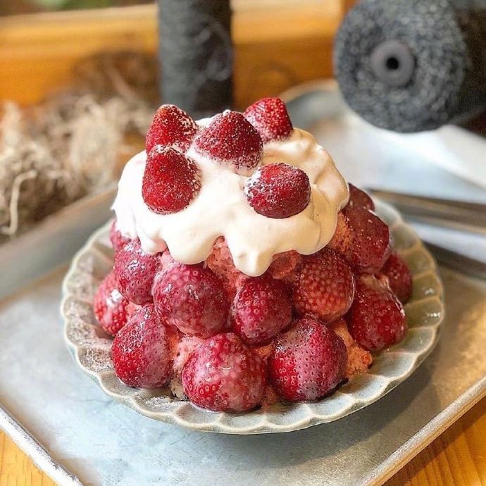 这些草莓甜品看上去真的超好吃!