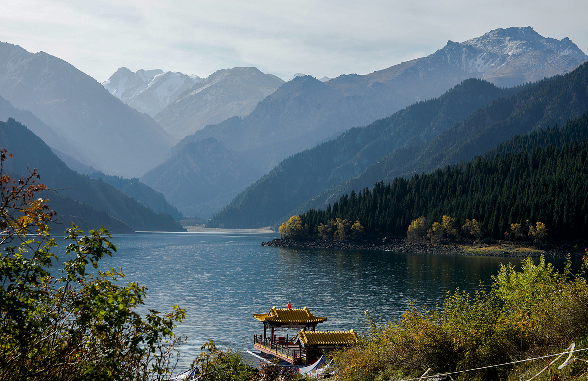 8月底,一段来自天山天池的视频在网络上引发了轩然大波