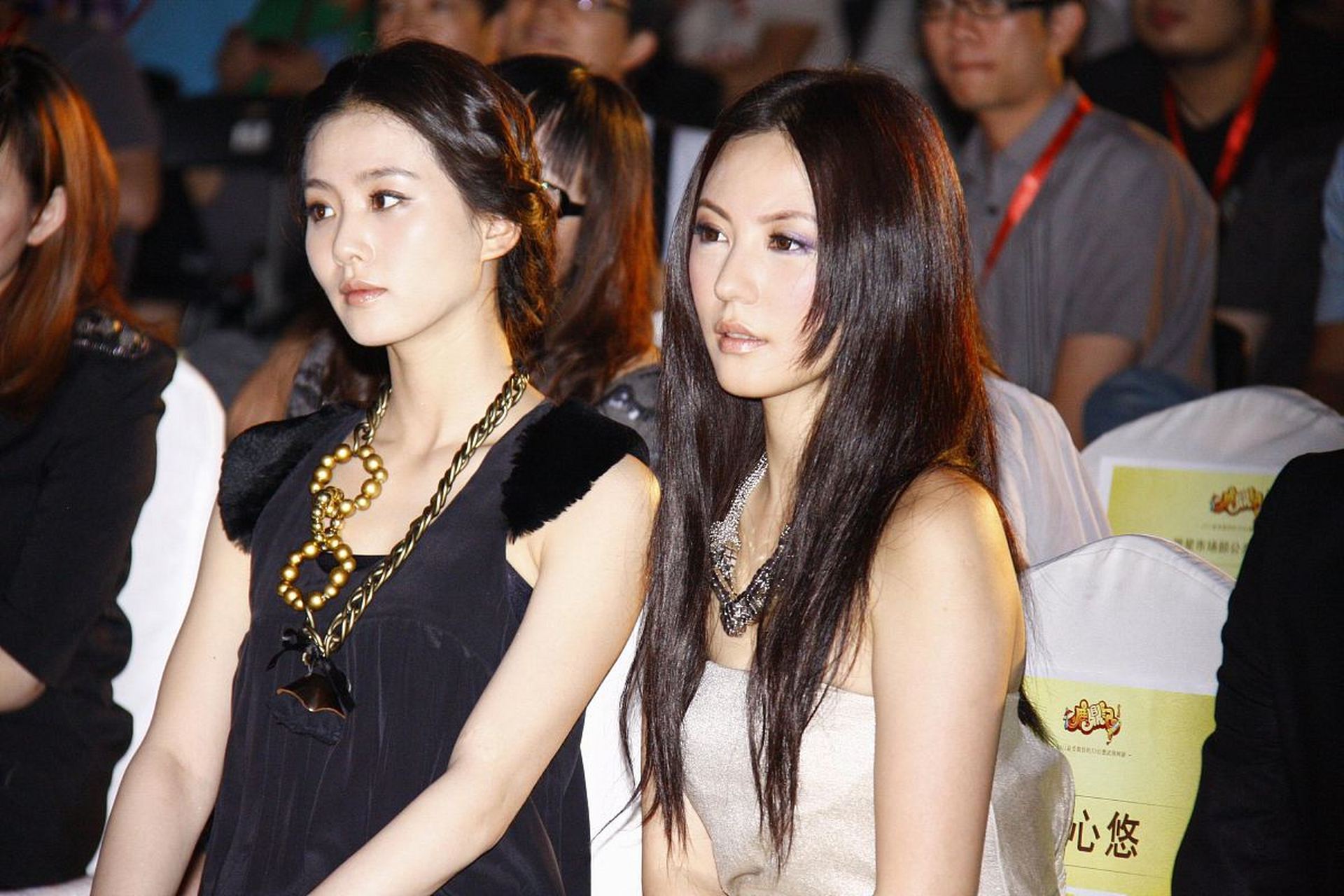 刘心悠,是第一眼看,很惊艳!而刘诗诗,属于耐看型,越看越好看[嘻嘻]!