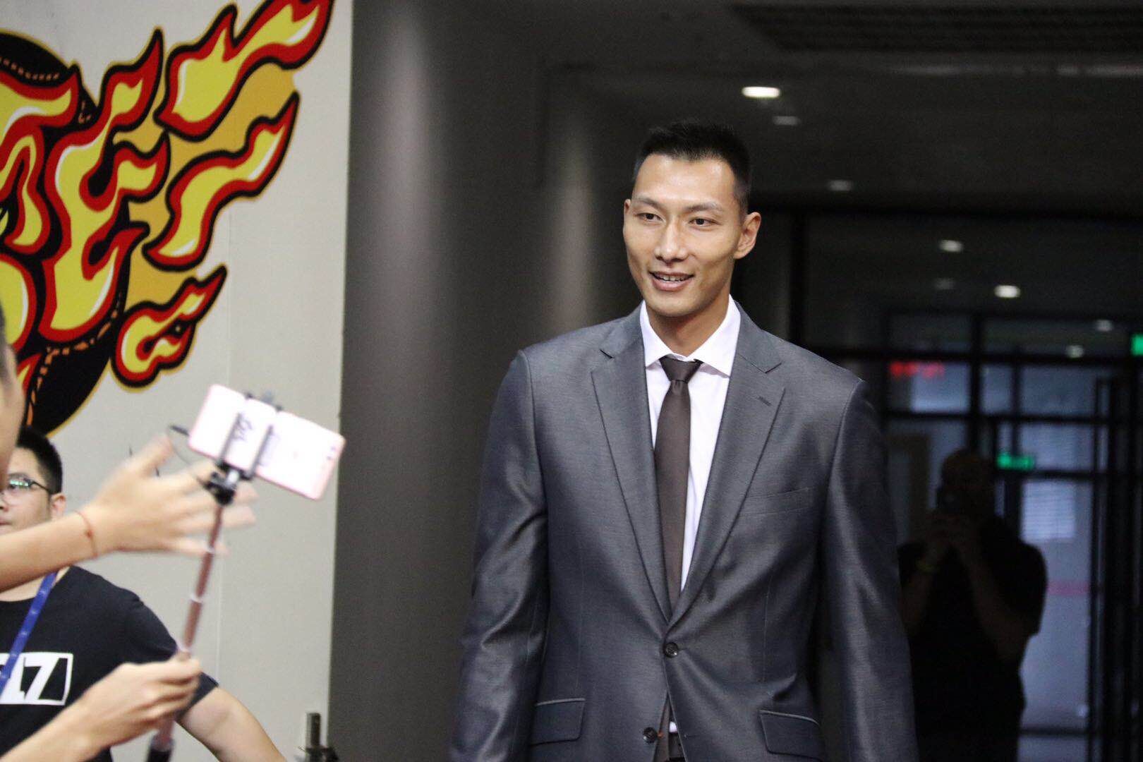 今日焦点:易建联|易建联终结王哲林连3周垄断周最佳 新疆核心亚当斯本