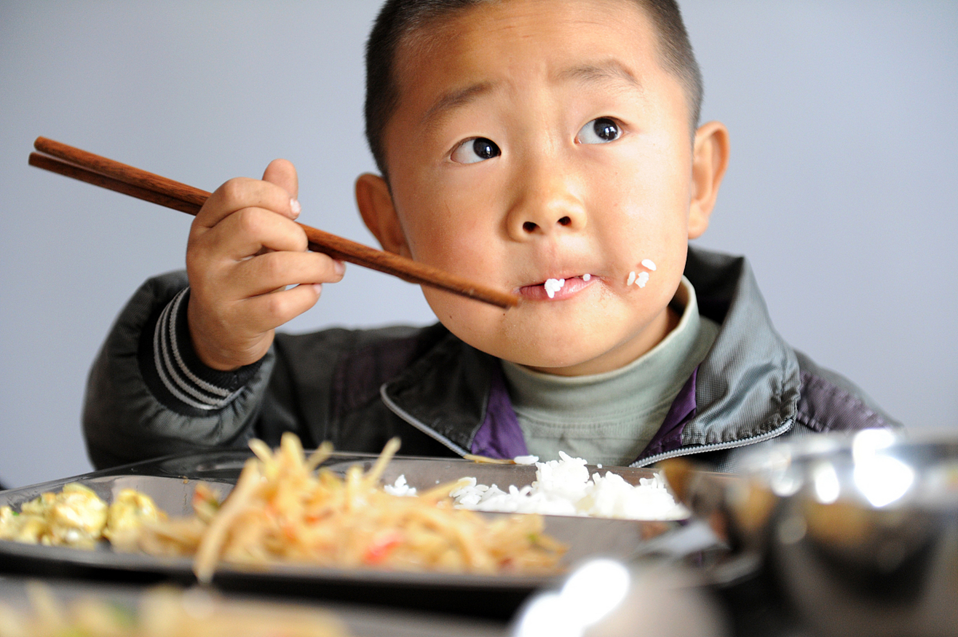 孩子积食脸部图片图片