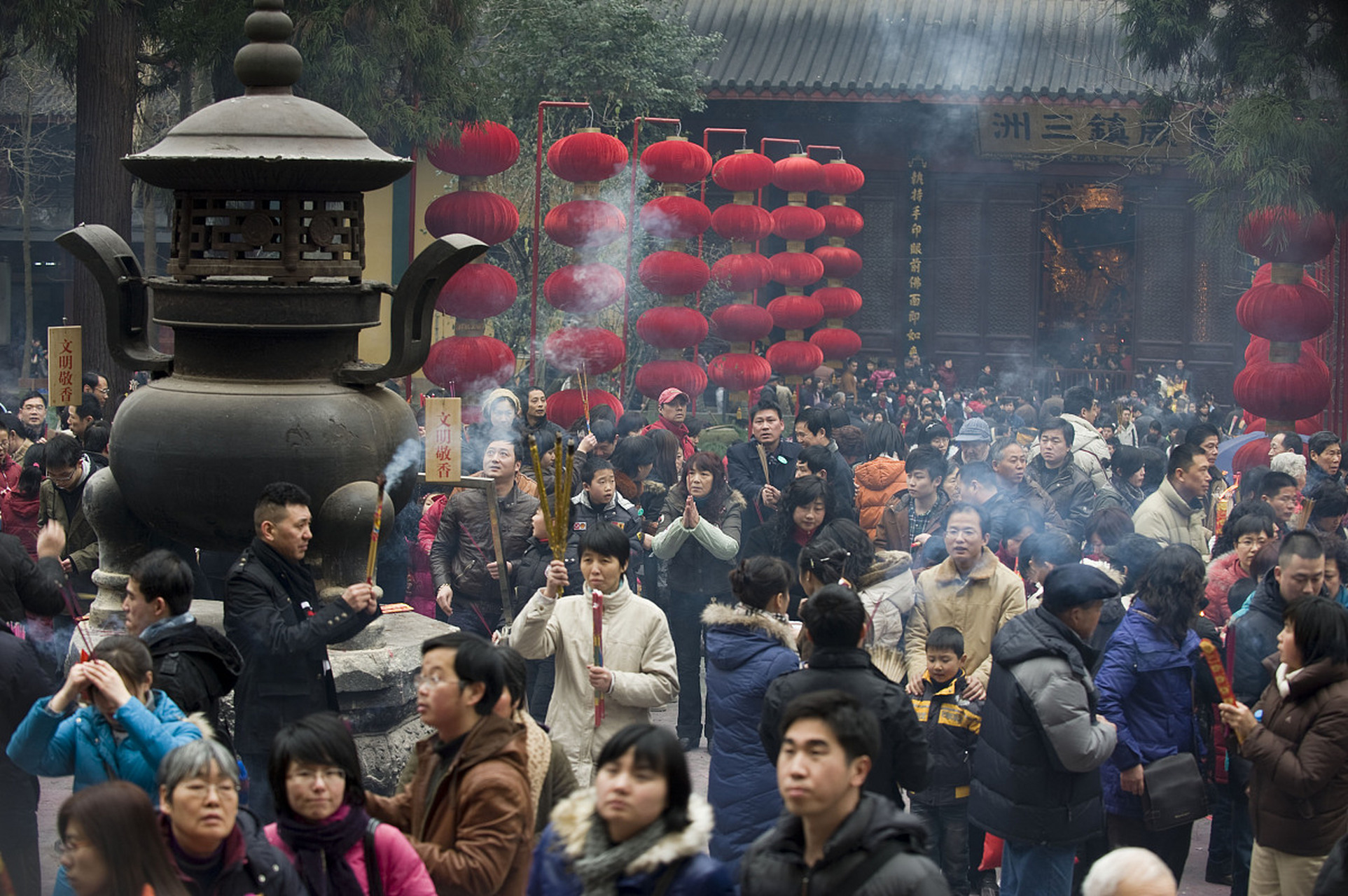 社会人拜佛烧香的图片图片