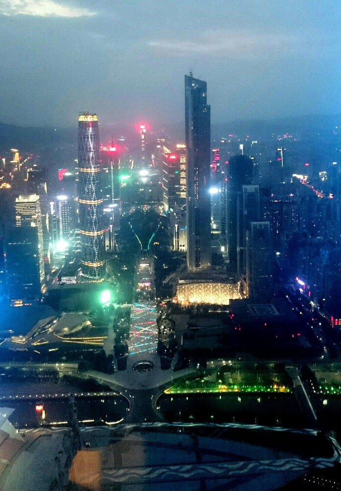 登上广州塔108层4332米360度俯瞰广州
