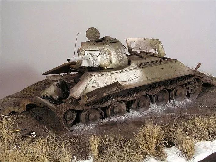 苏联的"大脑袋t-34",对战德国的虎王坦克,你看好谁?