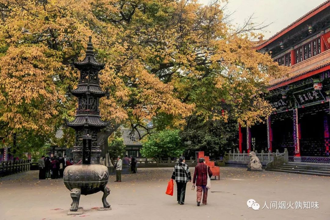 在什邡市蓥华山礼佛钟鼎寺,聆听大禹出世和刘天官箭射京城的传说