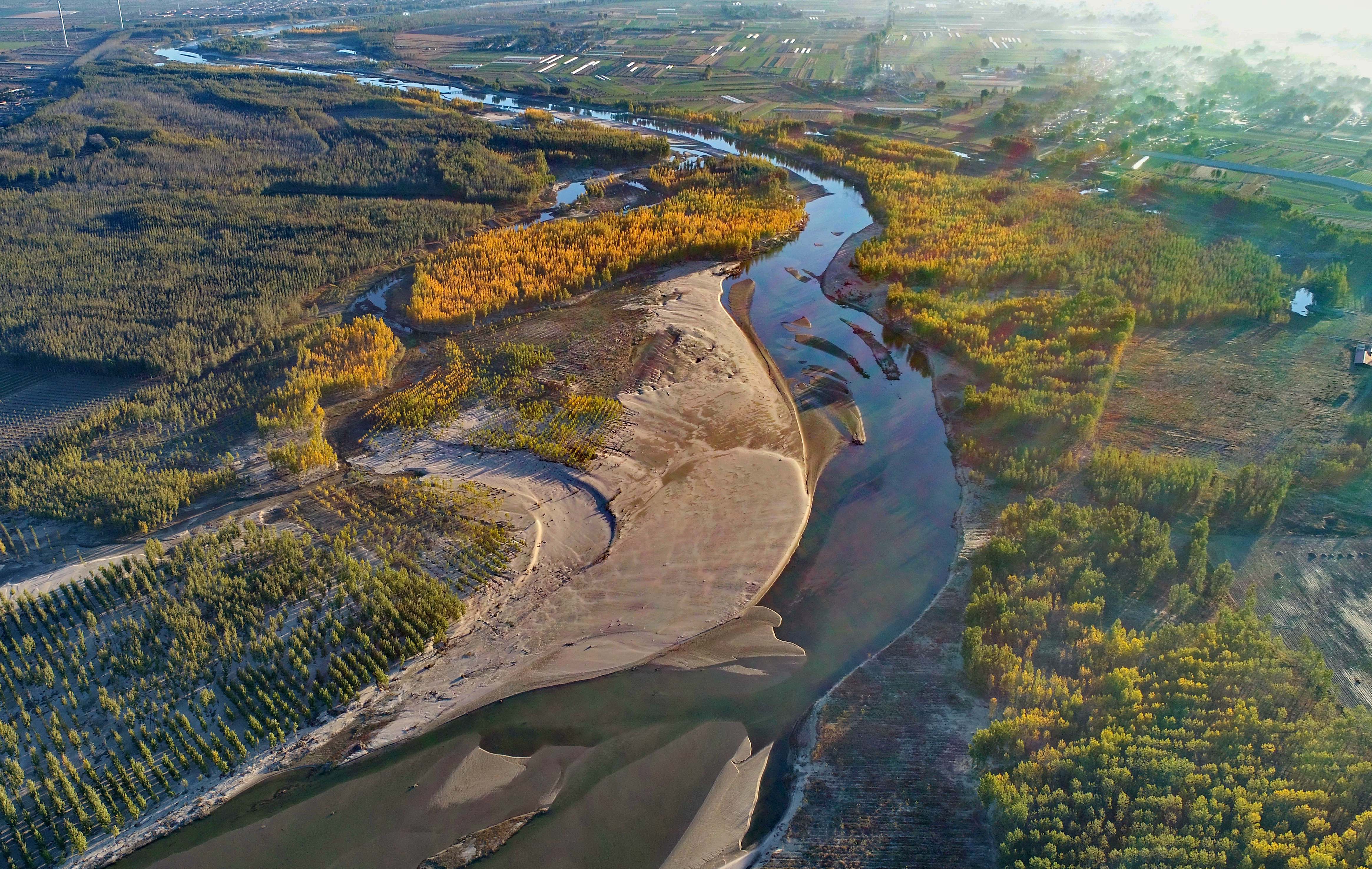 深秋滦河美如画