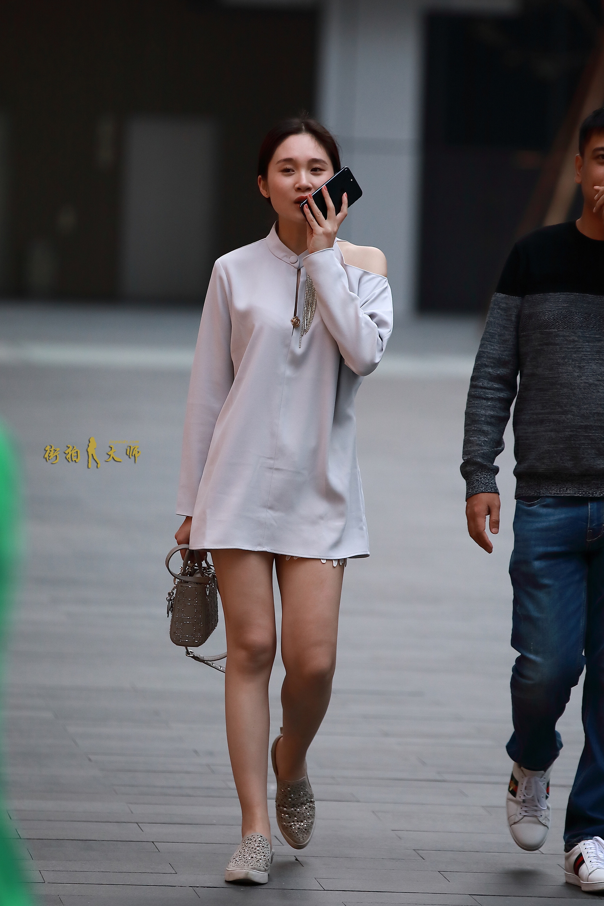 街拍:美女一看就是居家型的,穿衣服就能看的出!