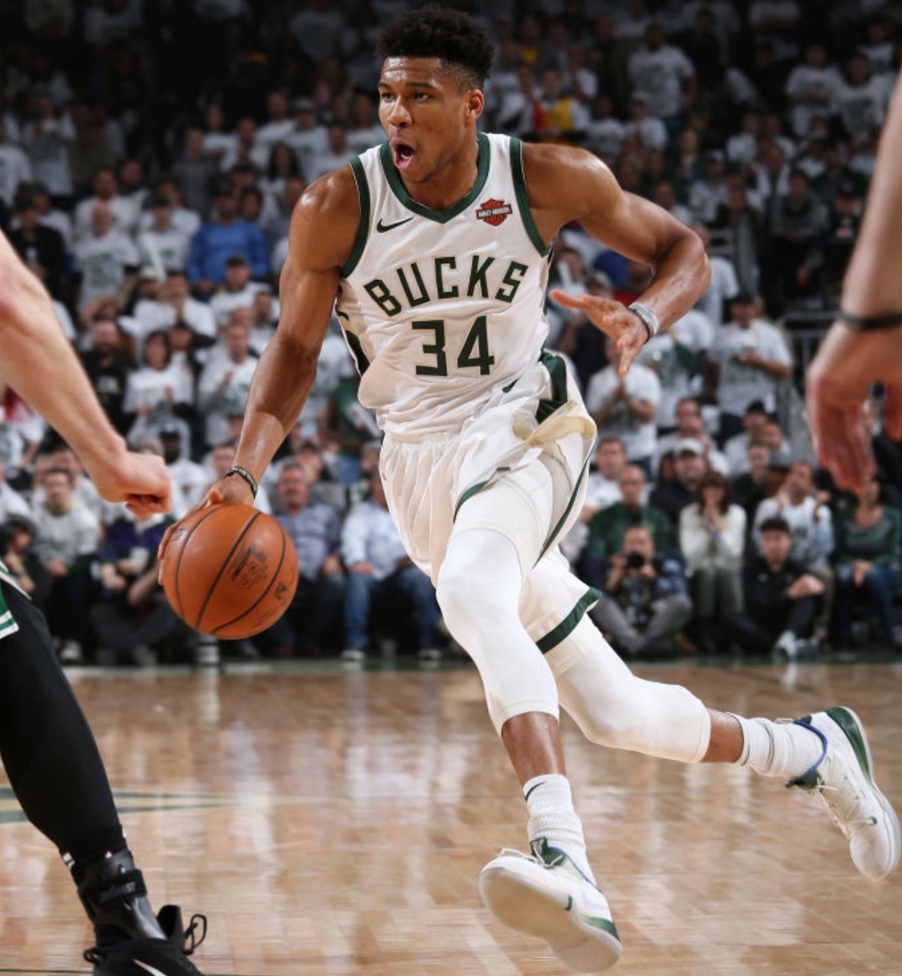 字母哥等3人合砍78分,欧文低迷仅18中4,雄鹿大胜绿军扳成1:1!