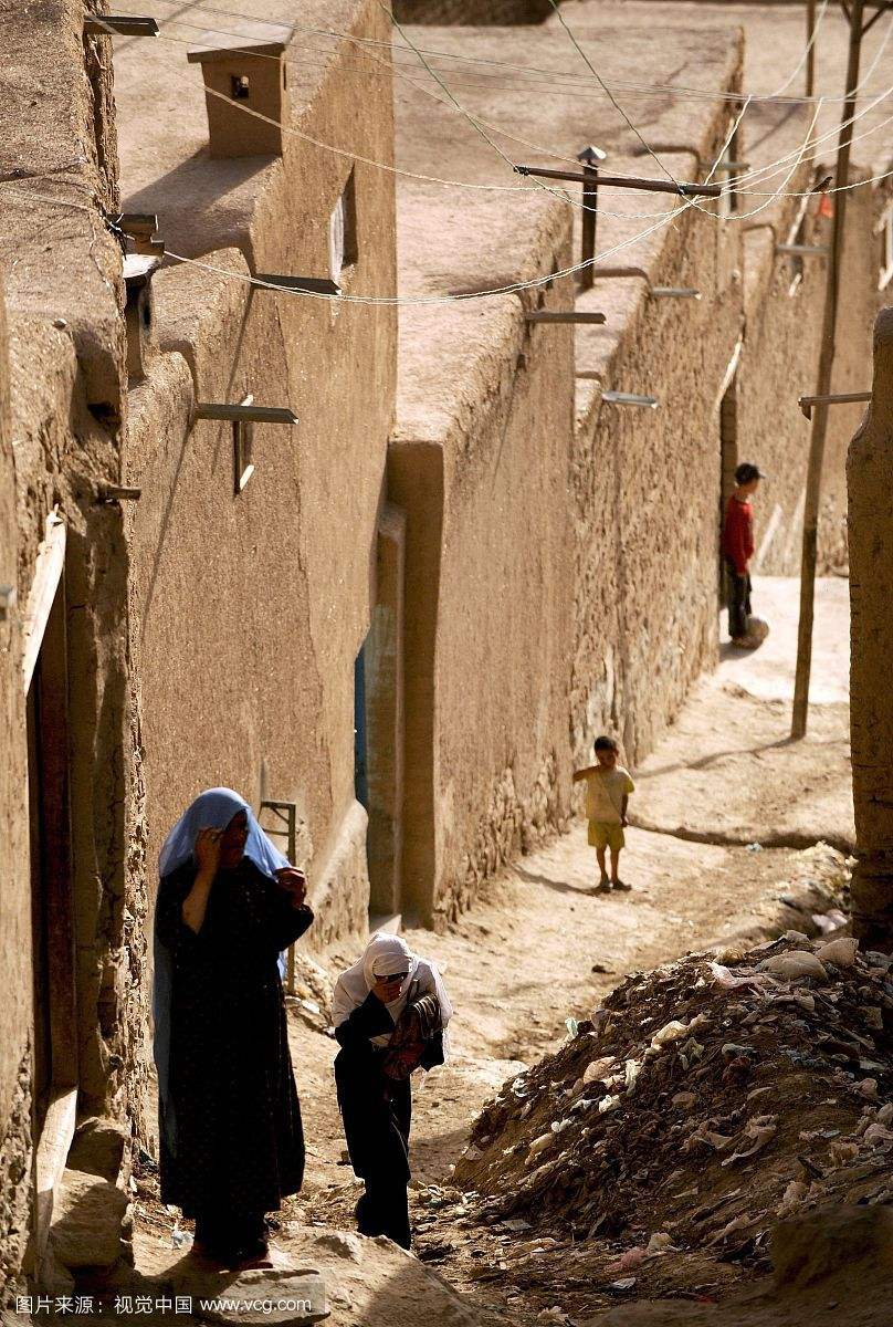 《灿烂千阳》:一千个灿烂的太阳,照不亮深切的哀伤