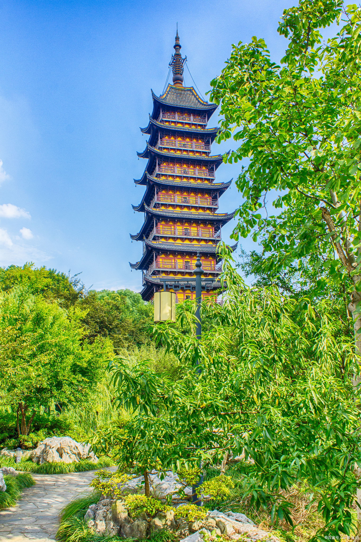 江南两座方塔,常熟方塔与上海方塔,外观相似,哪座更值得一去?