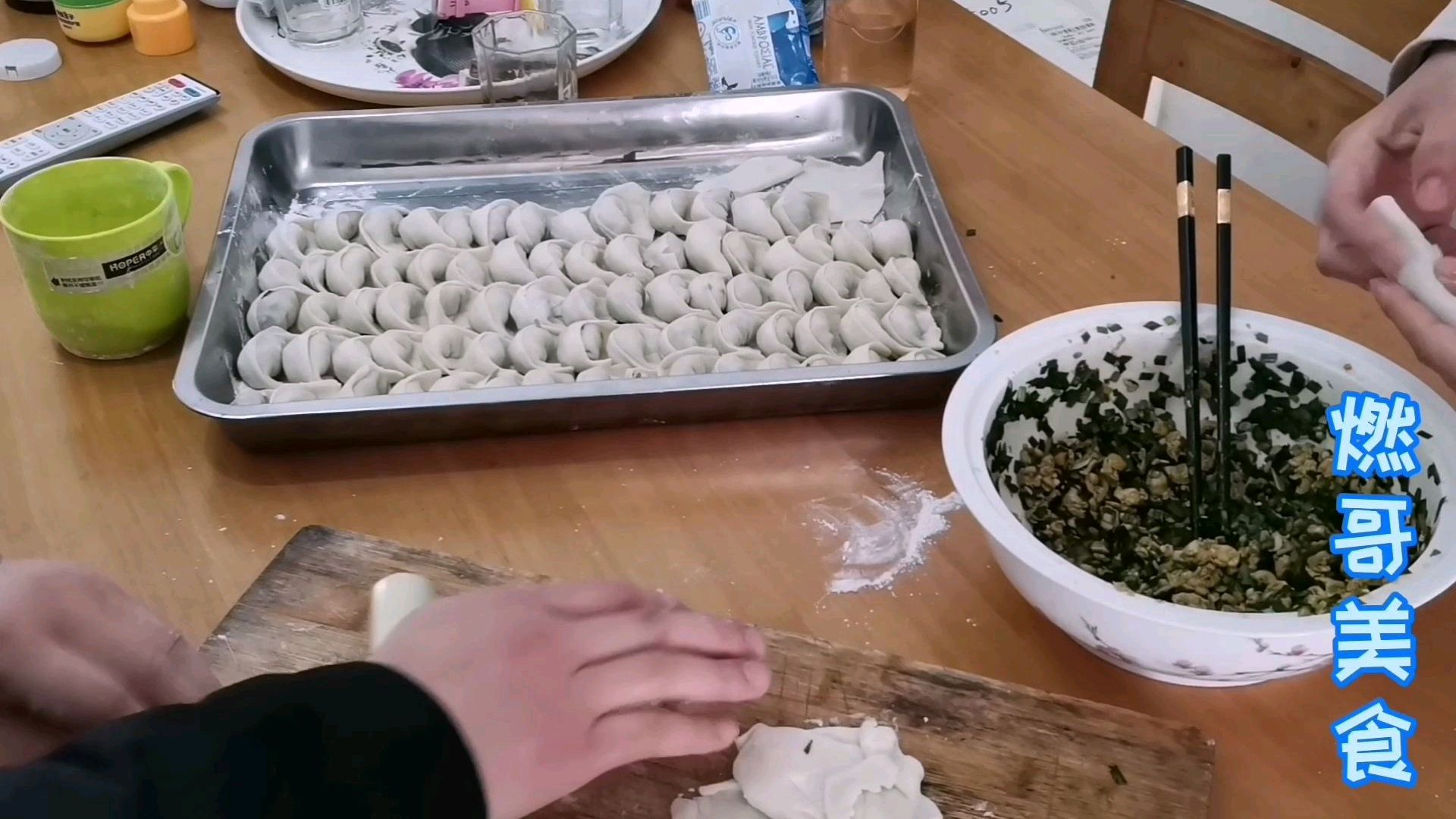 疫情期间在家做饺子,调馅是关键,详细分享食材与步骤