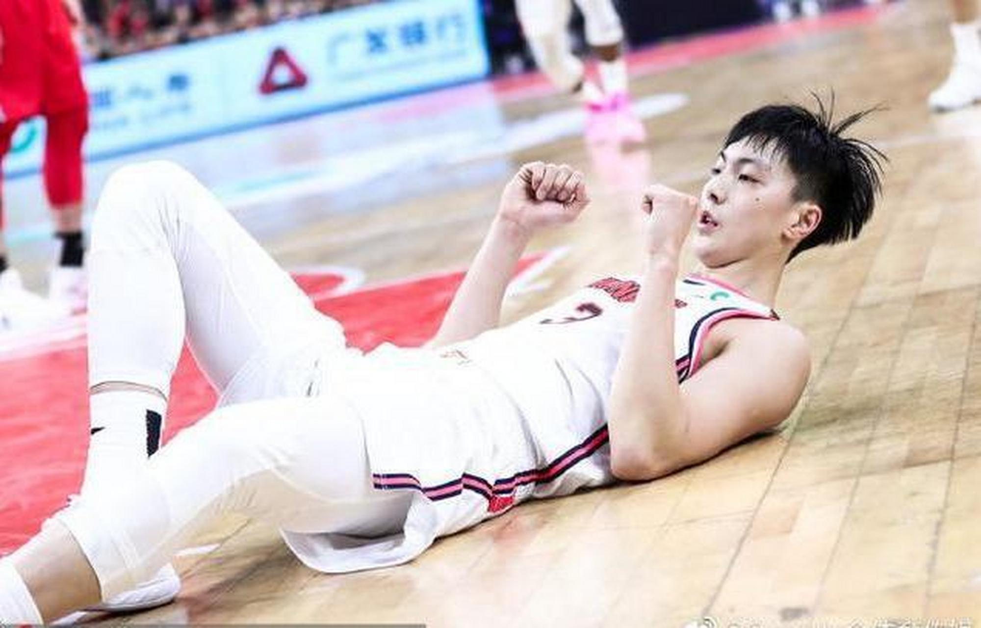 谁说我不配进全明星!胡明轩弹无虚发 绝杀队今晚被老大哥教育了