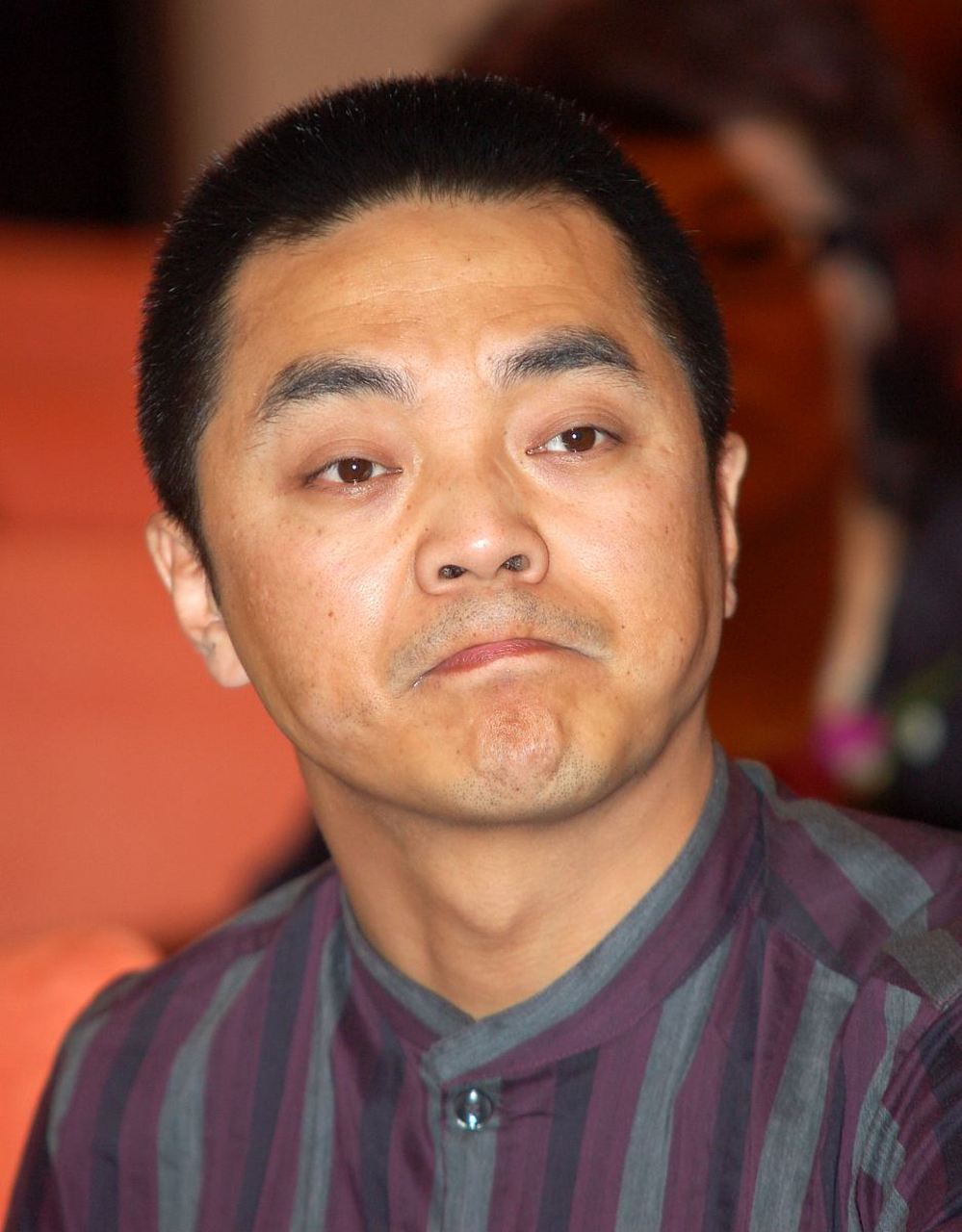 当年,英宁向刚生下女儿不久的妻子赵明明提出离婚.