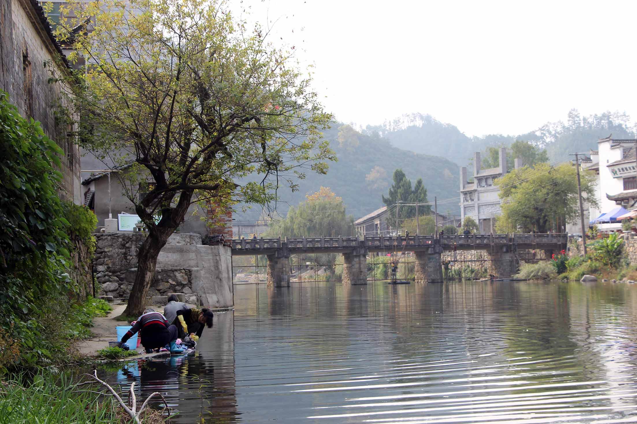 走出喧哗的城市,来到寂静的乡村,到处溢满浓浓的诗意