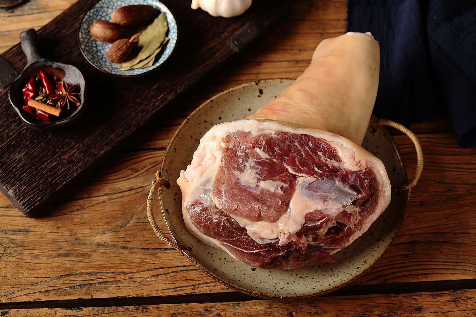 冷藏肉滴油不沾袋 把需要冻的肉洗一洗,再稍微控干一下,然后往食品袋