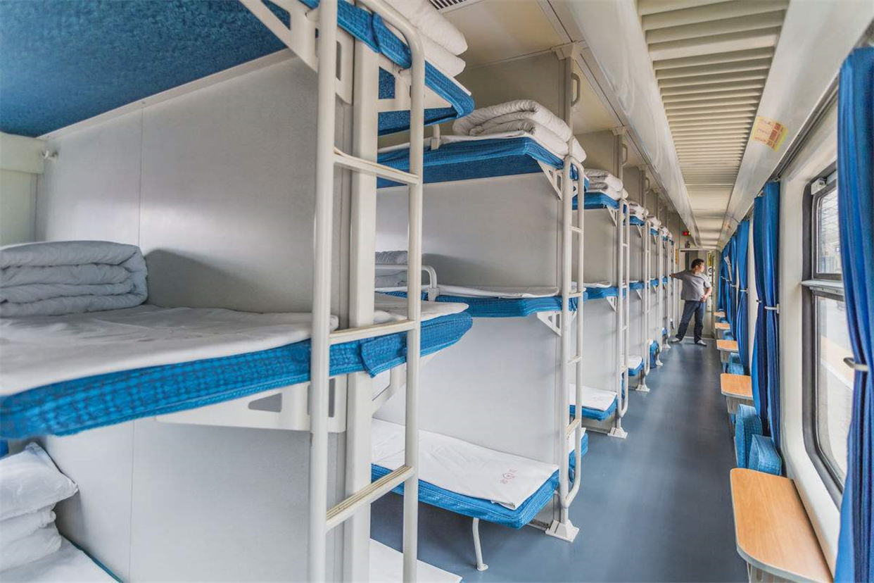 盘点世界各国火车厢:印度硬座变卧铺,俄罗斯的车票怎么买?