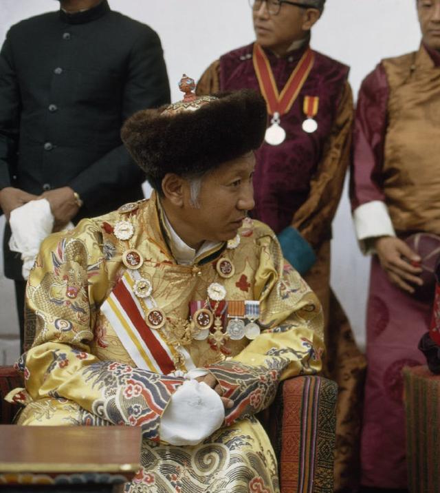 锡金末代国王结婚珍贵彩照:王室身穿清朝服饰,末代王后是美国人