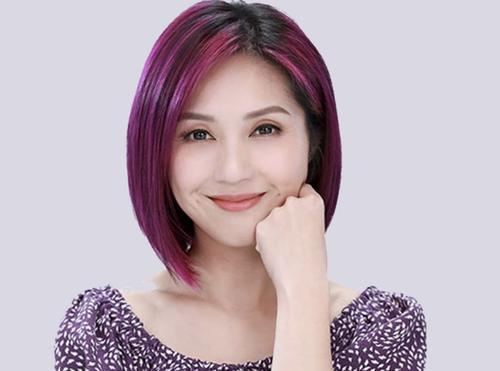 杨千嬅童年的时候,父母亲对她的期望特别高,因此管教也十分严厉.