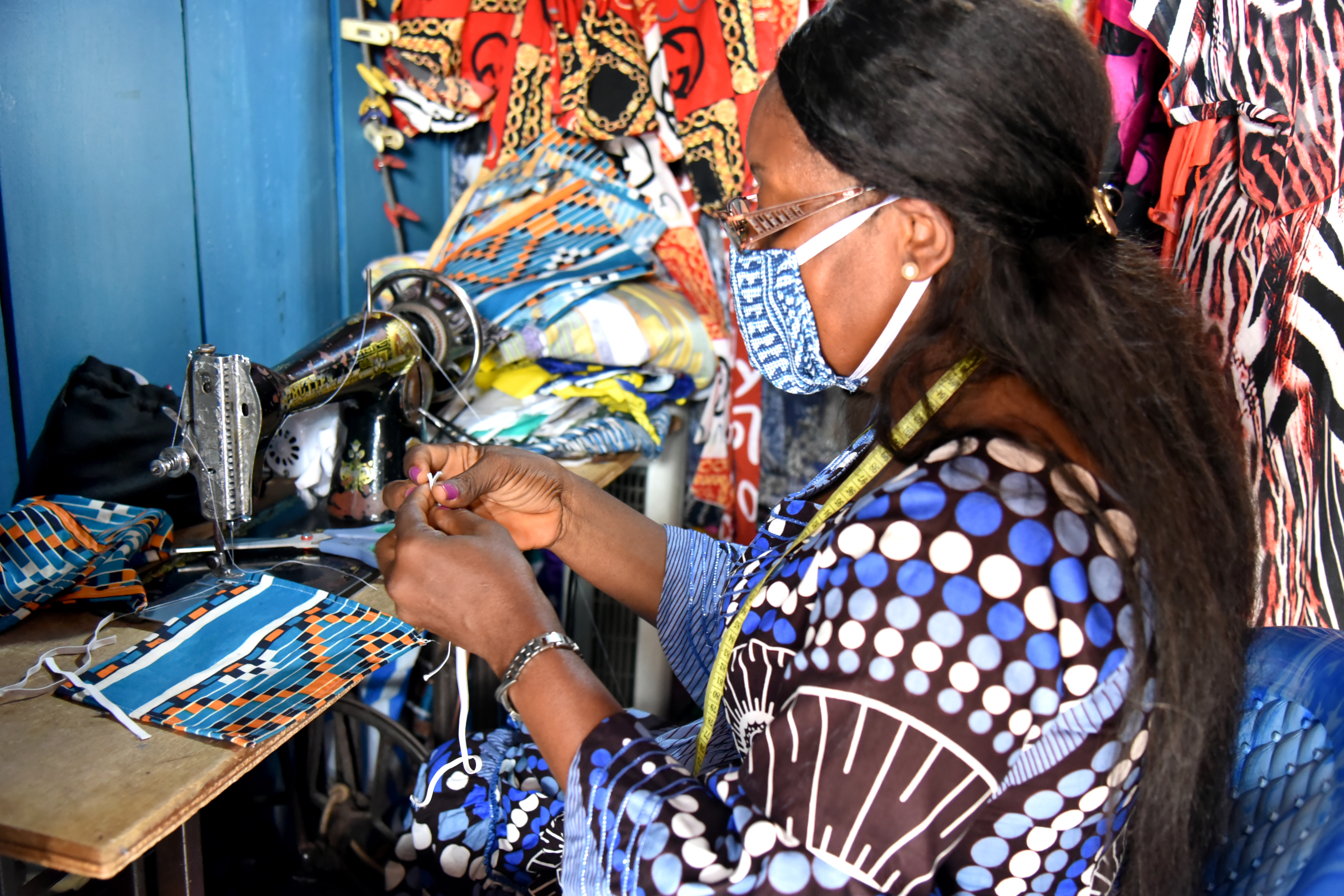 一起来看喀麦隆的特色口罩