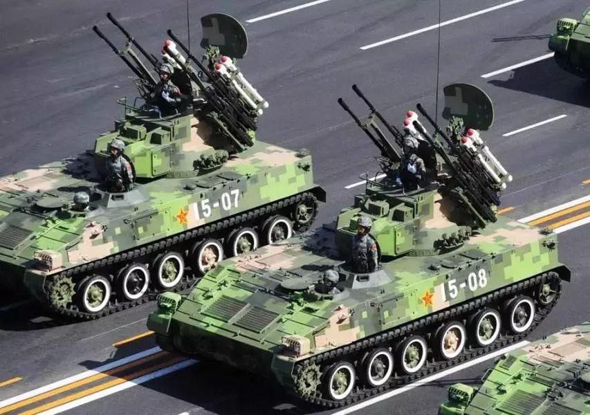 火力猛底盘稳,我国研制的95式自行弹炮大量装备部队