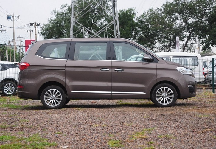 华颂7 2.0t自动豪华型,精致有档次的外观设计,商务家用两不误