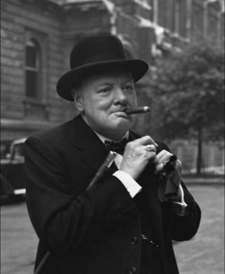 英国首相丘吉尔告诉你如何幽默的化解尴尬气氛