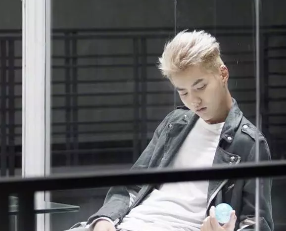 吴亦凡《欧洲攻略》曝剧照,这样的吴亦凡荷尔蒙爆棚!