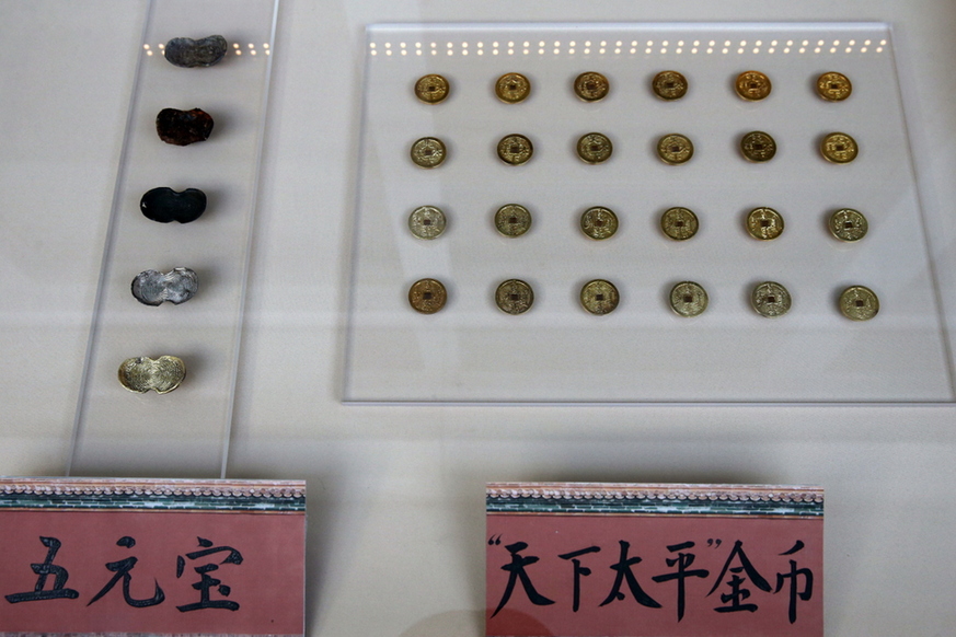 故宫养心殿修缮首现彩绘宝匣