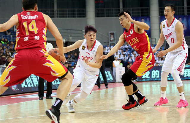 青岛男篮同机乘客确诊