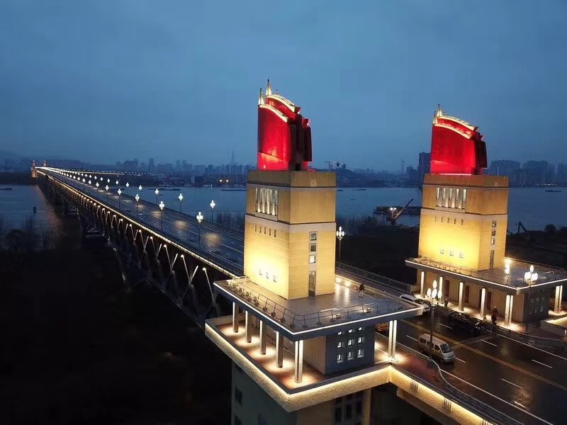 未来,长江大桥应定位为公共交通专用桥,真正造福南京百姓