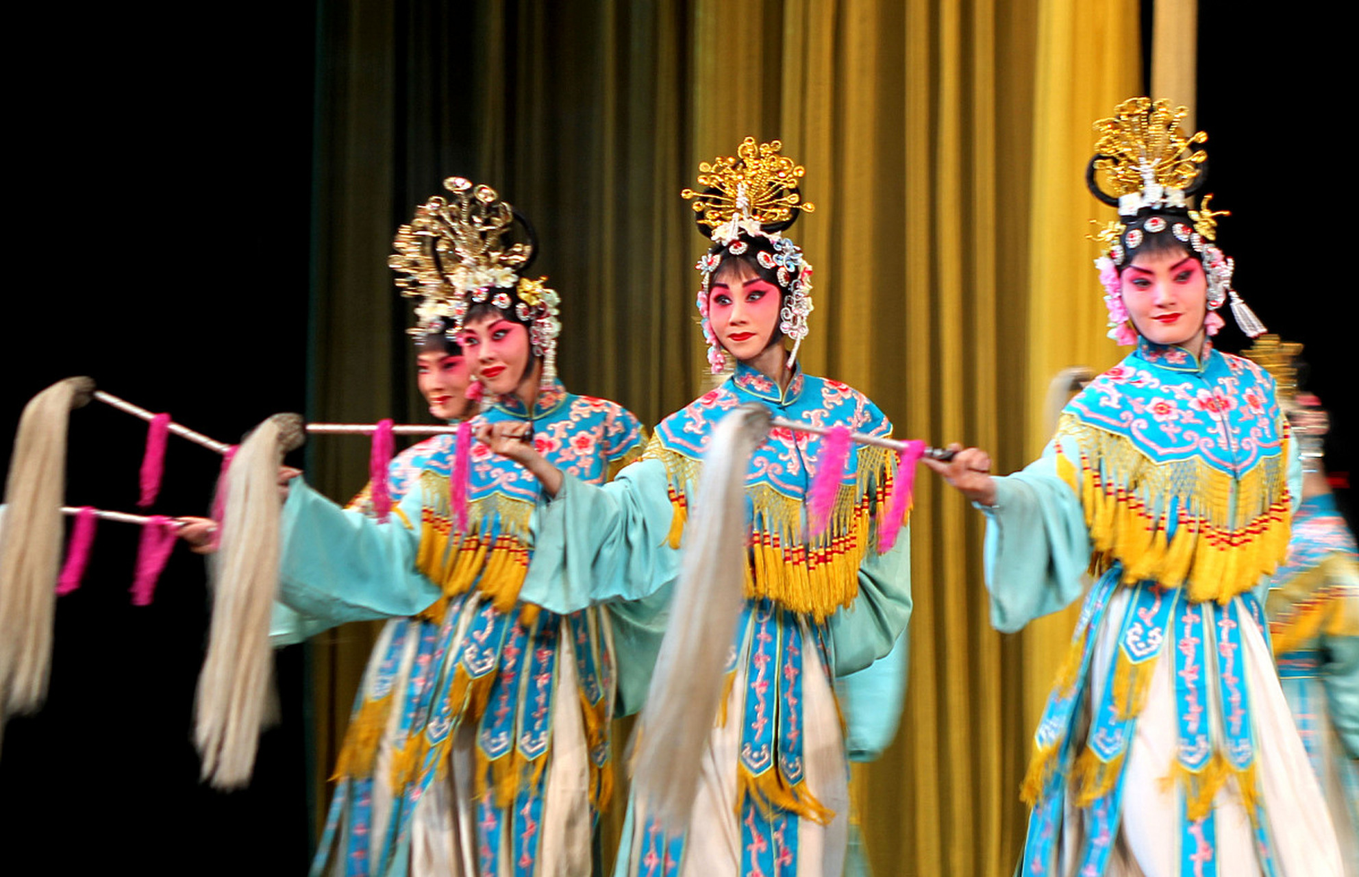 河北梆子是中国传统的地方戏曲剧种之一,有助于提高审美水平和表演