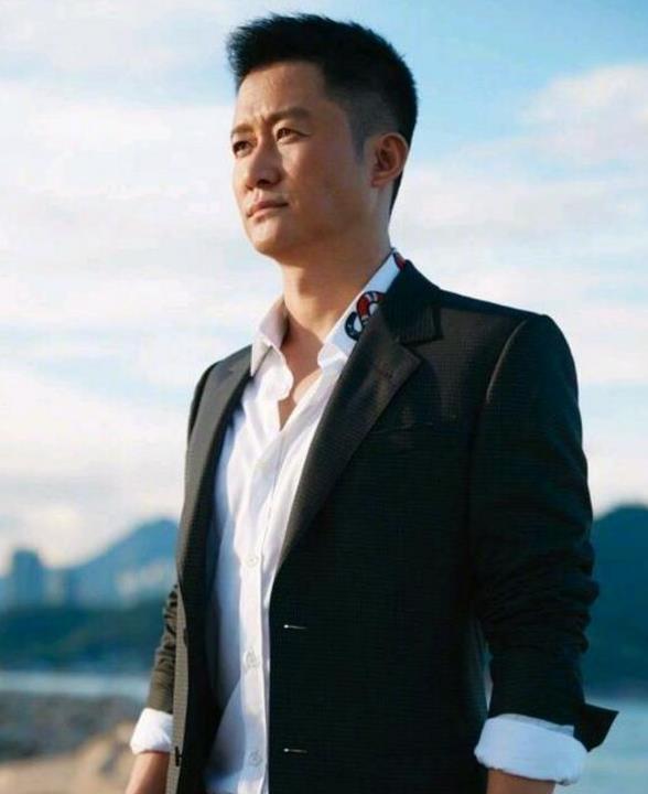 满族明星:和最后2位爱新觉罗姓氏比,关晓彤这个格格已不算什么