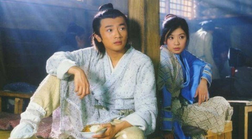 回忆杀!贾静雯苏有朋同框,苏有朋红配绿搭配,勇夺丑毛衣总冠军