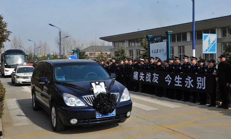 崔嵬同志遗体告别仪式在临沂市殡仪馆举行