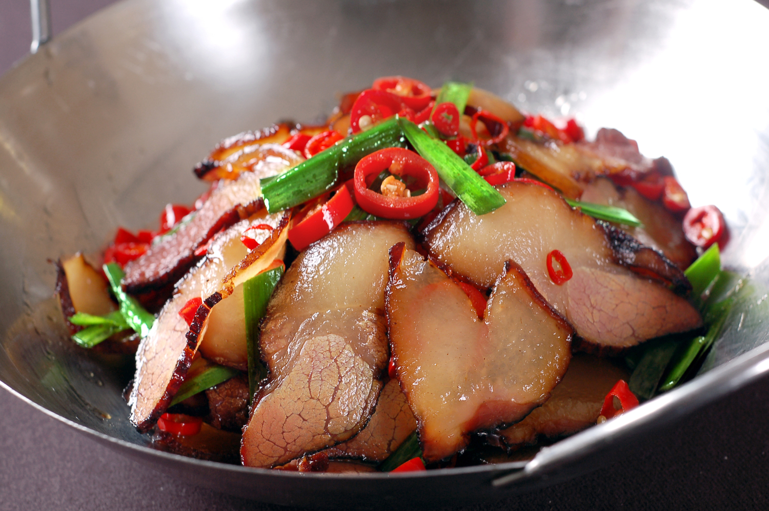 湘菜-柴火腊肉:不是太阳晒的腊肉,是当地柴火烤的哦,很美味的一道特色