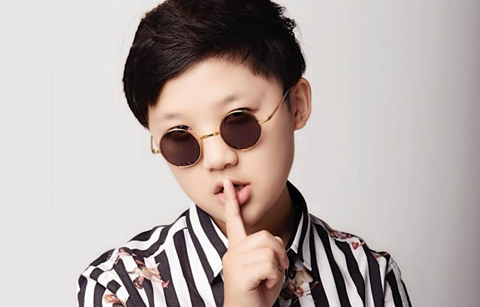 贾云哲身高多少,小贾父亲母亲是谁,其富二代身份曝光