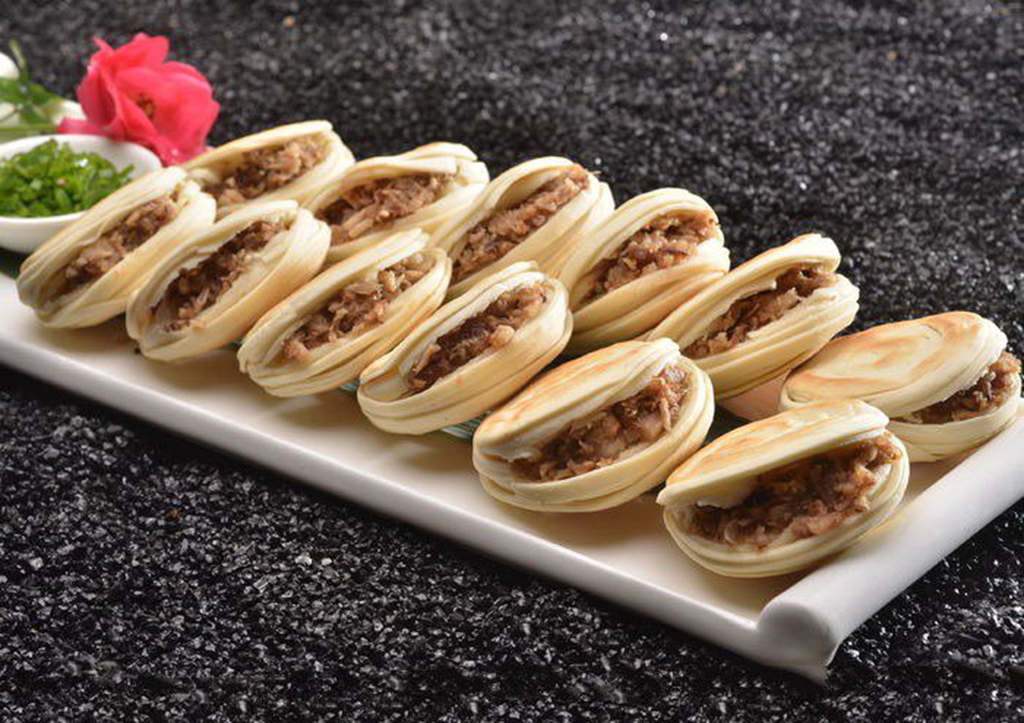 邹城的路边小吃,十块钱就能吃到一顿可口的美味!